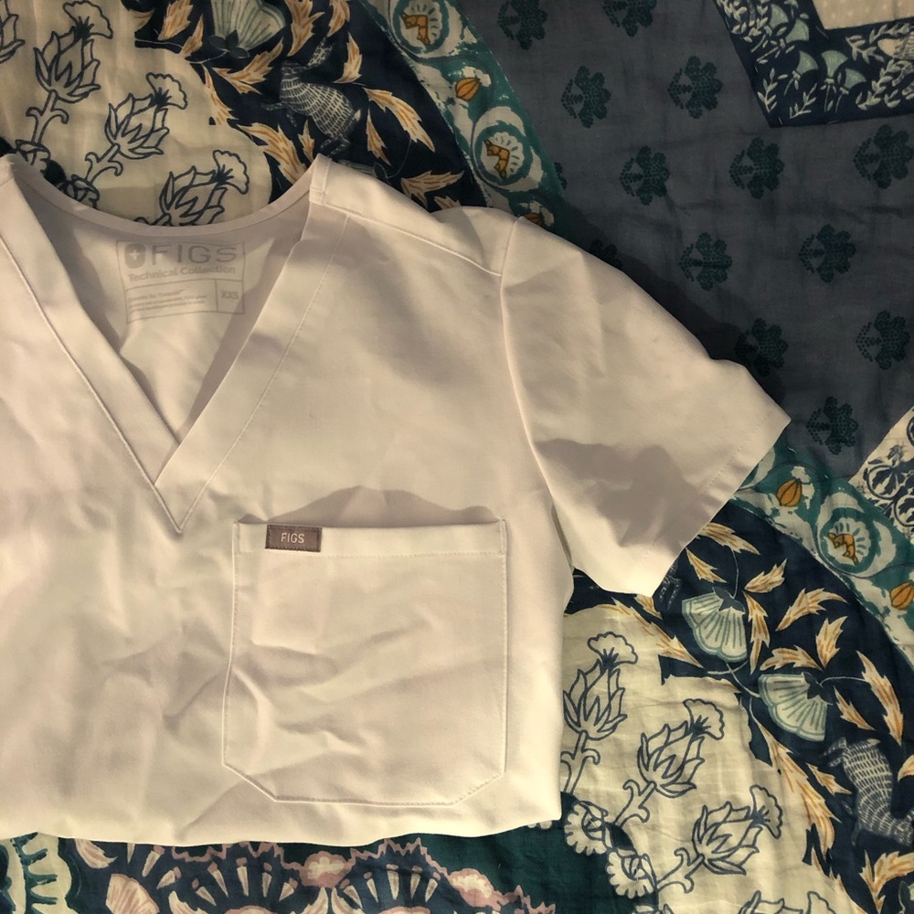 FIGS SCRUB TOP